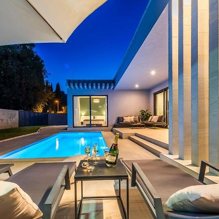 Villa Oasis - Your Luxury Home Away From Home Celopeci Eksteriør billede