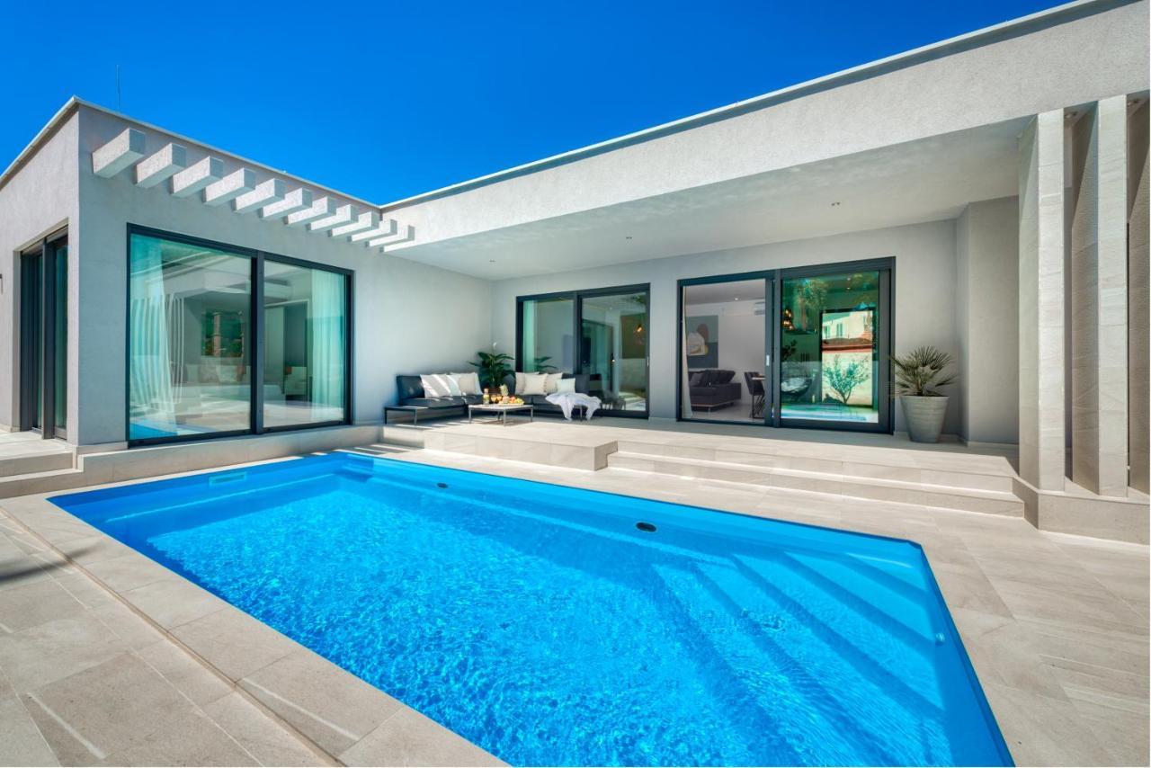 Villa Oasis - Your Luxury Home Away From Home Celopeci Eksteriør billede