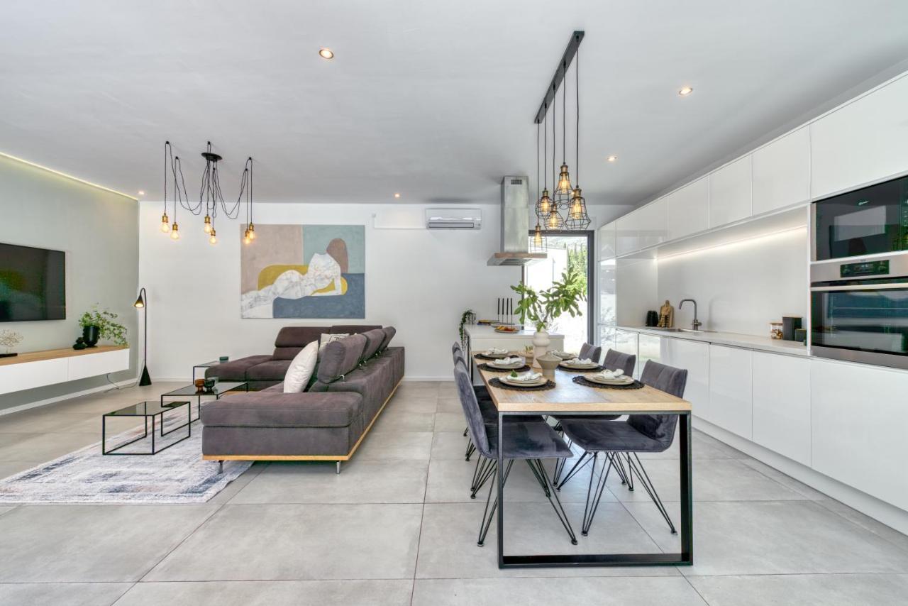 Villa Oasis - Your Luxury Home Away From Home Celopeci Eksteriør billede