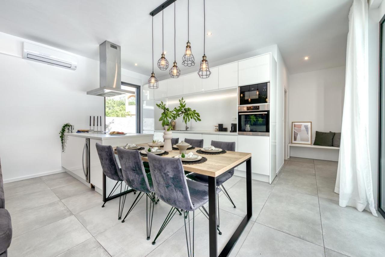 Villa Oasis - Your Luxury Home Away From Home Celopeci Eksteriør billede
